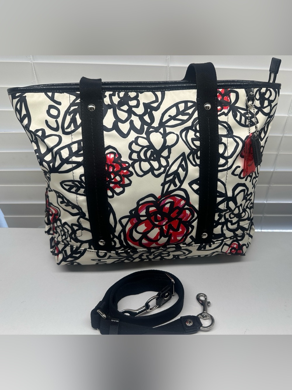 Coach Poppy Daisy Floral Graffiti Tote XL size